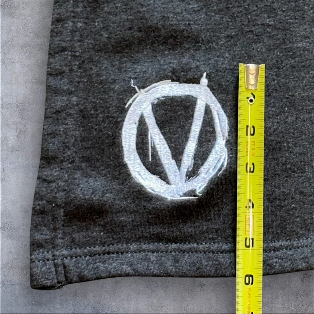 V for Vendetta Logo Throw Blanket – Independent Trading Company –‎ Gray Fleece